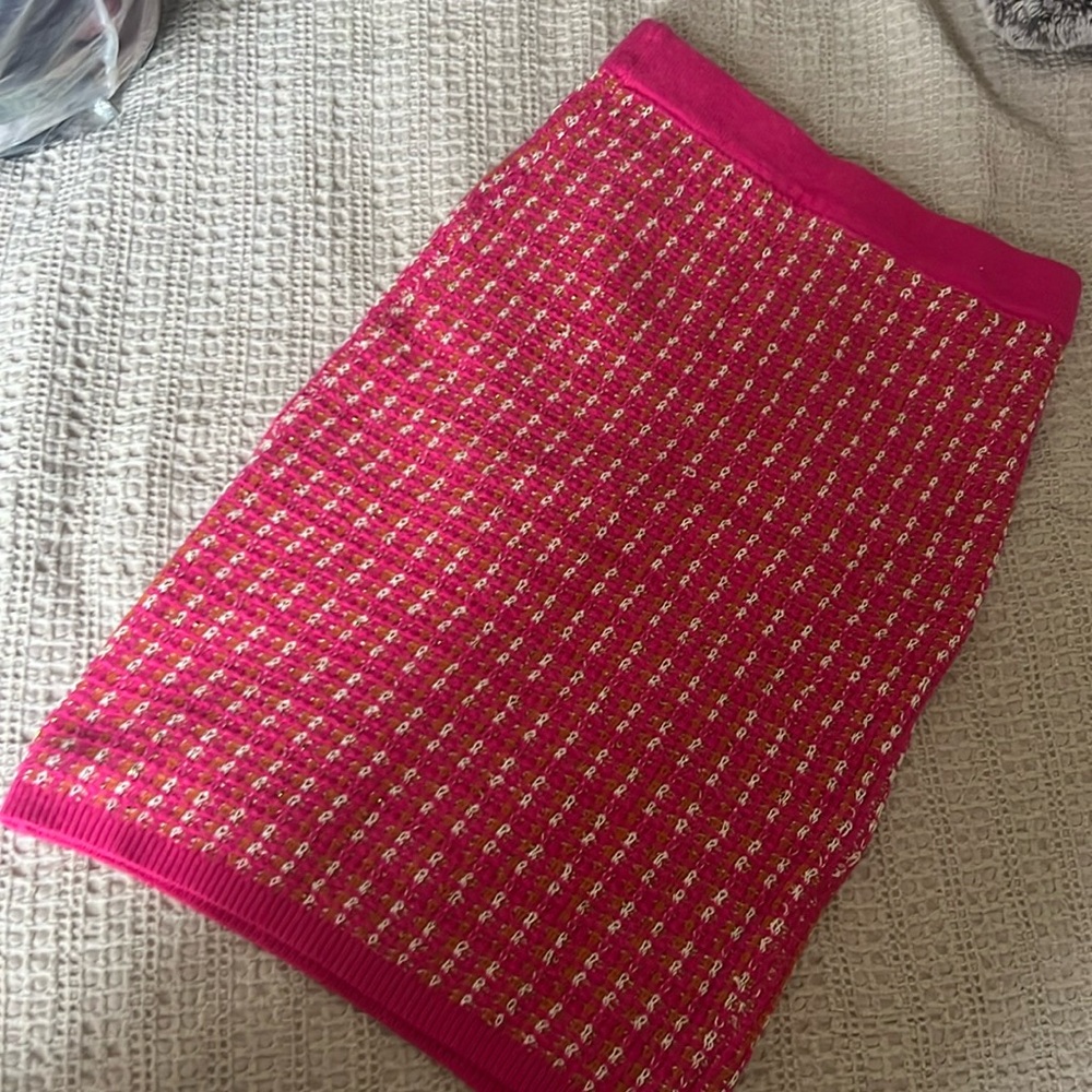 Pink knit pencil skirt